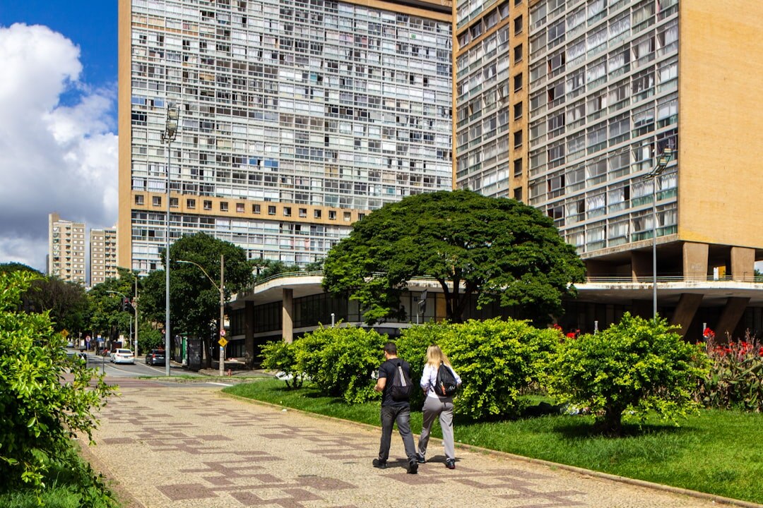 Two Brazilian colleagues practicing a calm dialogue exercise